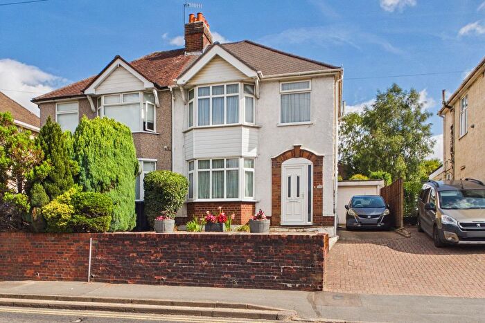 3 Bedroom Semi-Detached House For Sale In Belswains Lane, Hemel Hempstead, HP3