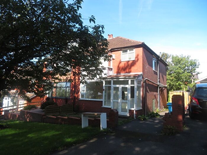 3 Bedroom Semi-Detached House To Rent In College Avenue, Coppice, OL8