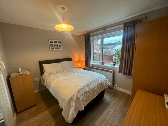 Studio To Rent In , EX4