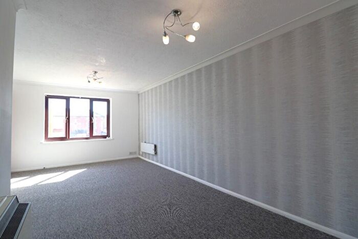 1 Bedroom Flat To Rent In West Street, Burgess Hill, West Sussex, RH15