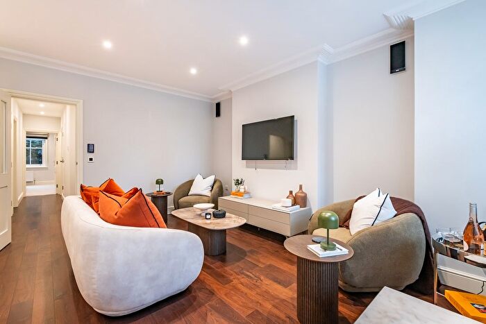 3 Bedroom Flat To Rent In King Street, London, W6