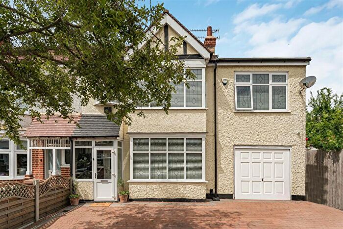 5 Bedroom End Of Terrace House For Sale In Brodie Road, North Chingford, E4