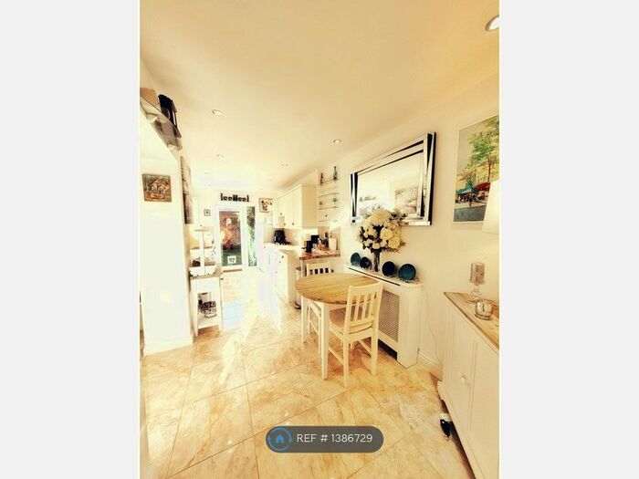 4 Bedroom Semi-Detached House To Rent In Stubbington, Fareham, PO14