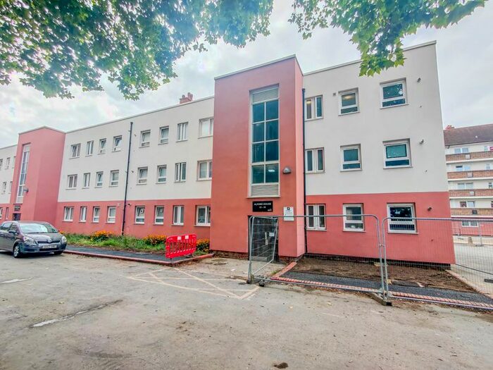 2 Bedroom Flat To Rent In Barnfield Road, London SE18