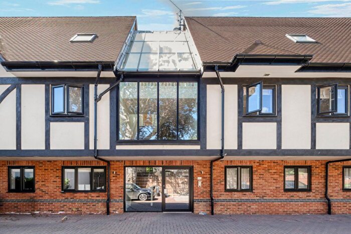 2 Bedroom Flat For Sale In Ewell Road, Cheam, Sutton, SM3