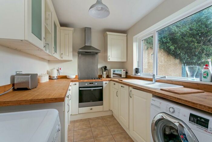 2 Bedroom Flat To Rent In Croxley Rise Maidenhead, SL6