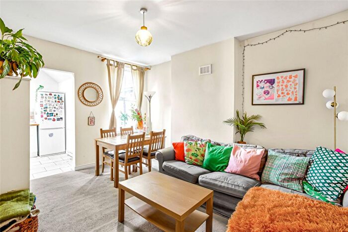3 Bedroom Flat For Sale In Mitcham Lane, Furzedown, SW16