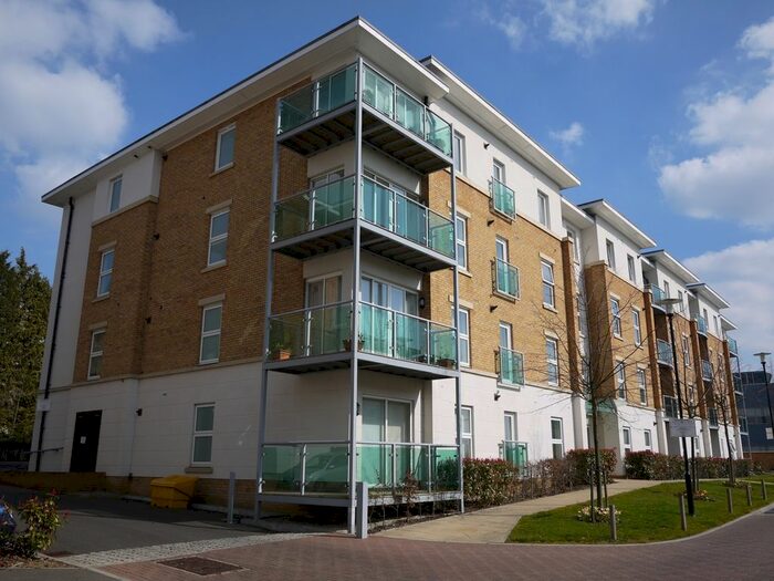 2 Bedroom Flat To Rent In Highbury Drive, Leatherhead, KT22