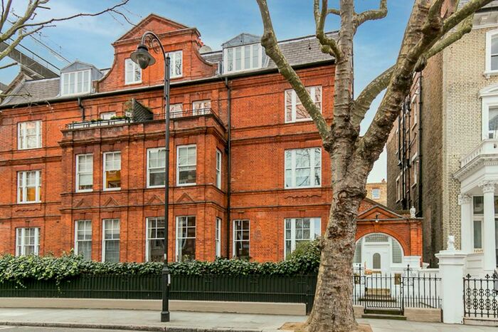 3 Bedroom Flat To Rent In Old Brompton Road, Falcon House, SW5