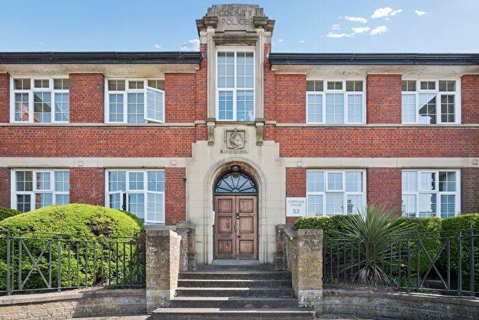 2 Bedroom Flat For Sale In Broad Street, Chesham, HP5