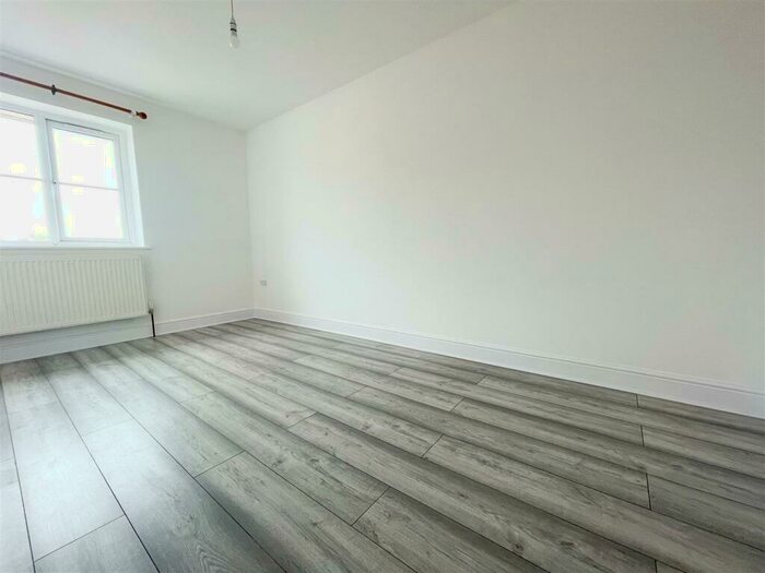 2 Bedroom Flat To Rent In Arthur Street, Grays, RM17