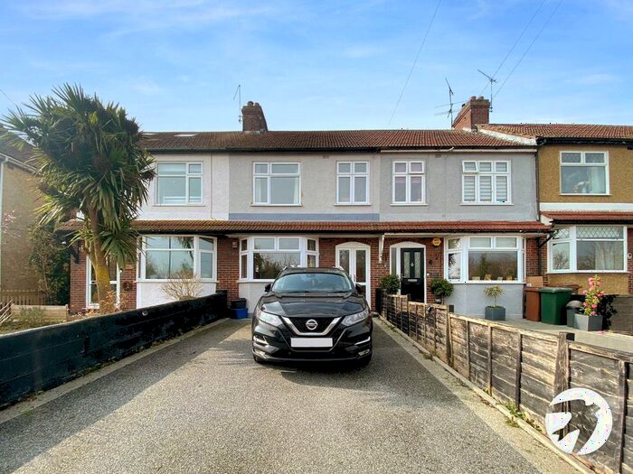 3 Bedroom Detached House To Rent In Grange Road, Gillingham, Kent, ME7