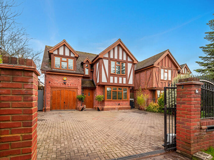 4 Bedroom Detached House For Sale In Wexham Street Stoke Poges, Buckinghamshire, SL3
