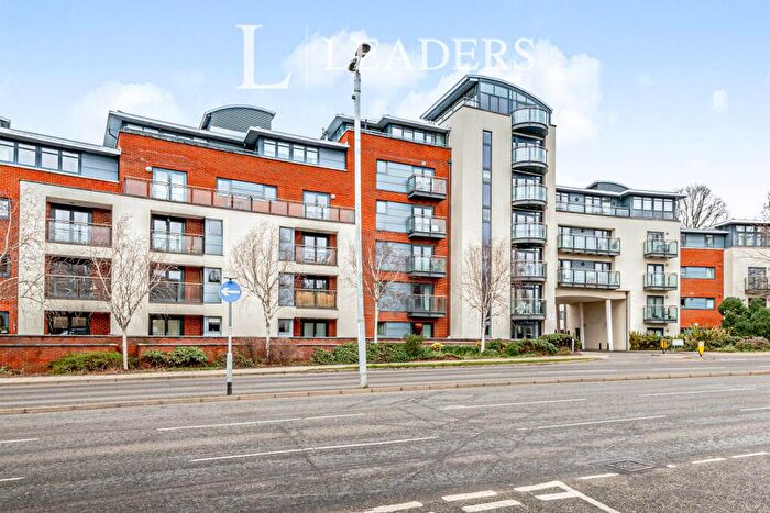 2 Bedroom Flat To Rent In Kings Gate, Horsham, West Sussex, RH12