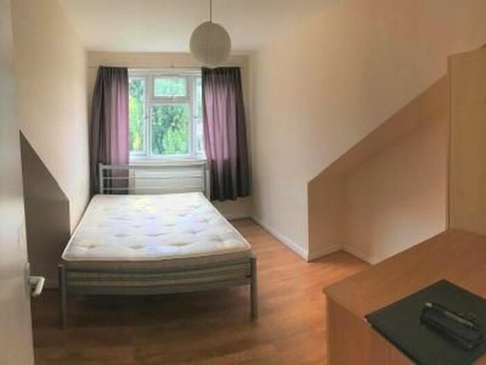 4 Bedroom Town House To Rent In Old Montague Street, Aldgate East/Whitechapel, E1