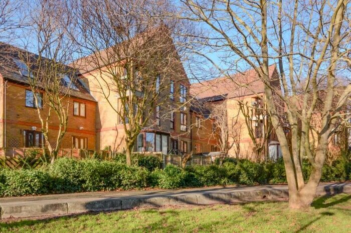 1 Bedroom Apartment To Rent In Brunswick Quay, London, SE16