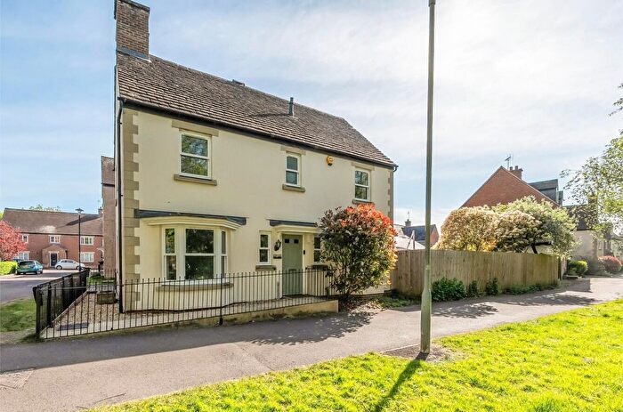 4 Bedroom Link Detached House For Sale In Dunley Close, Swindon, SN25