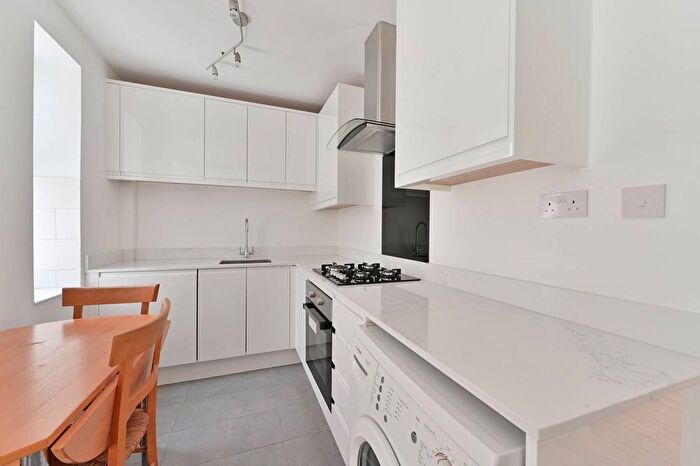 1 Bedroom Flat To Rent In Millbrooke Court, East Putney, London, SW15