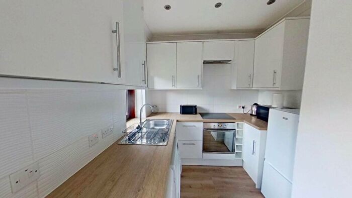 3 Bedroom Flat To Rent In Penrith Drive, Glasgow, G12
