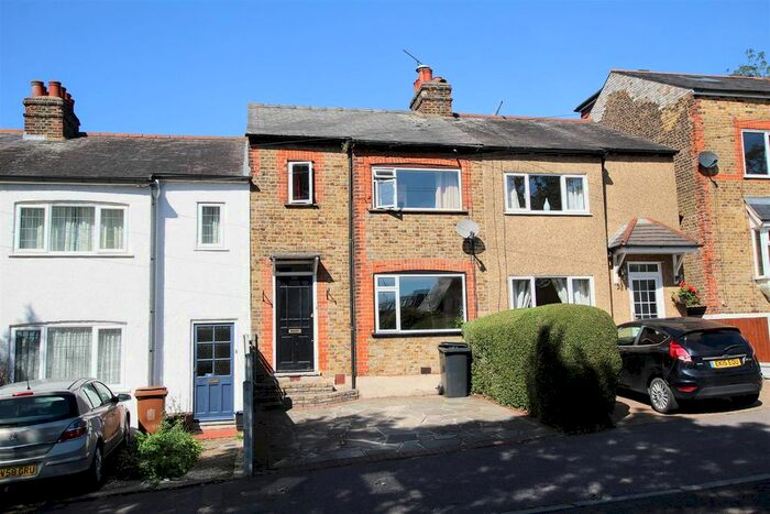 3 Bedroom Cottage To Rent In Kings Chase, Brentwood, CM14
