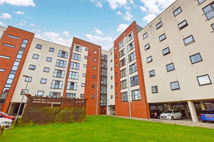 3 Bedroom Flat For Sale In Ladywell Point, Pilgrims Way, Salford, Manchester City Centre, M50