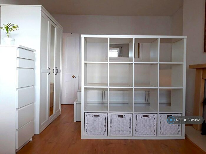 Studio To Rent In Brunswick Place, Brighton, BN3