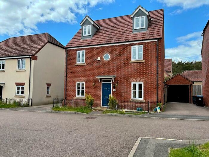 5 Bedroom Detached House To Rent In Temple Crescent, Oxley Park, MK4