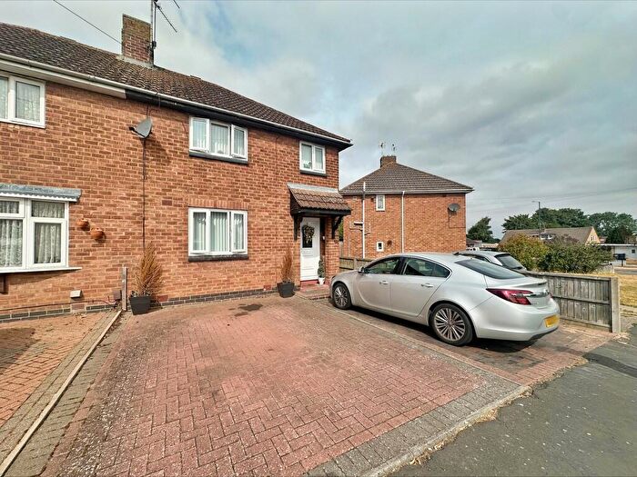 3 Bedroom Semi-Detached House For Sale In Bucknill Crescent, Hillmorton, CV21