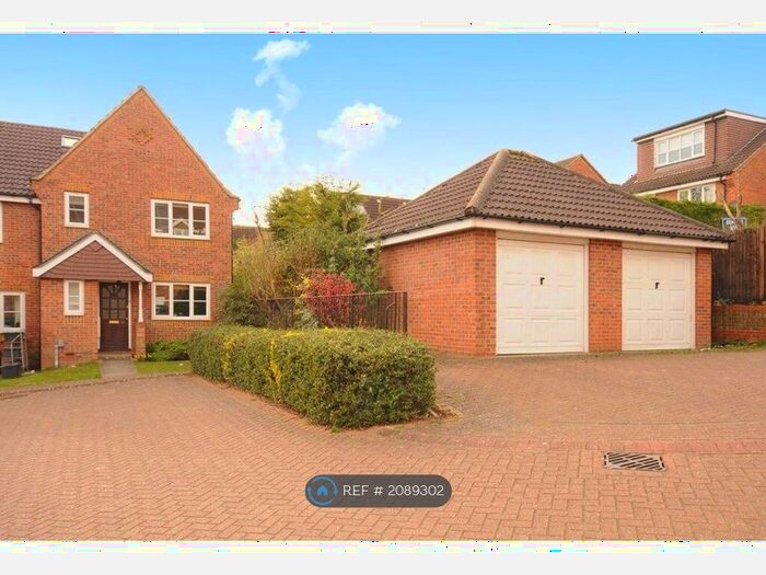 5 Bedroom Semi-Detached House To Rent In Horwood Close, Rickmansworth, WD3