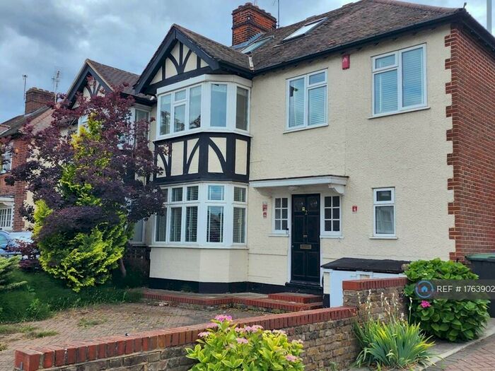 5 Bedroom Semi-Detached House To Rent In Church Hill, London, N21