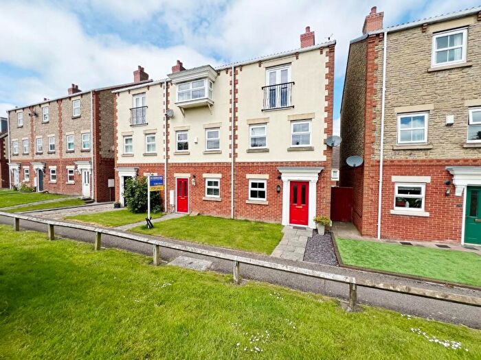 4 Bedroom Town House For Sale In Everson Way, Middlestone Moor, DL16
