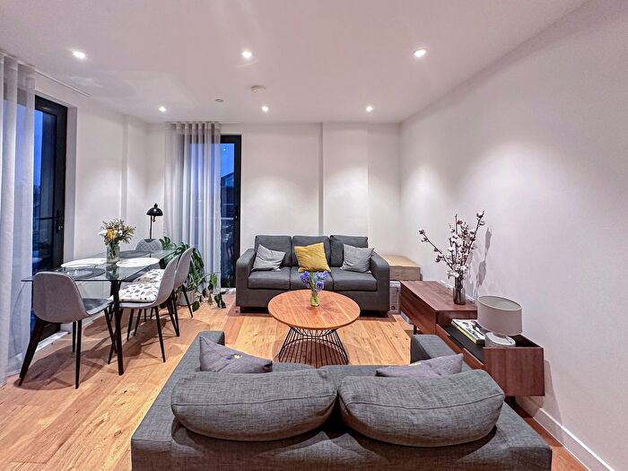 2 Bedroom Flat To Rent In Dock Street, London, E1