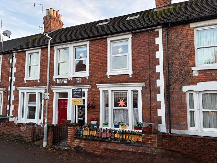 3 Bedroom Terraced House For Sale In Lethbridge Road, Old Town, Swindon, SN1