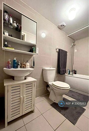 Studio To Rent In Cannon Street Road, London, E1