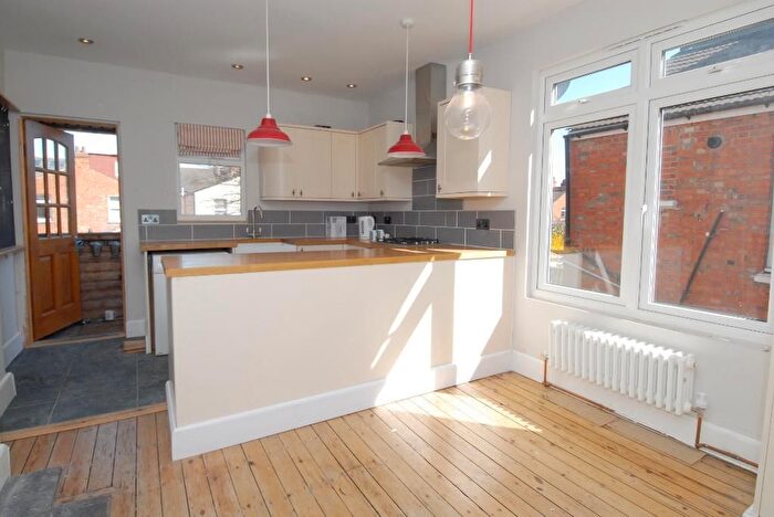 4 Bedroom Maisonette To Rent In Kingston Road, Wimbledon Chase, London, SW20