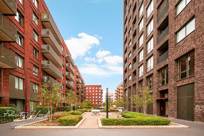 3 Bedroom Penthouse For Sale In Cavendish Square, London, E16