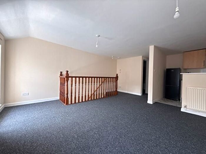 2 Bedroom Flat To Rent In Beaufort Rise, Beaufort, Ebbw Vale, NP23