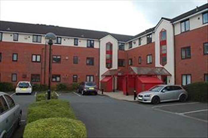2 Bedroom Flat To Rent In Dean Court, Bolton, BL1