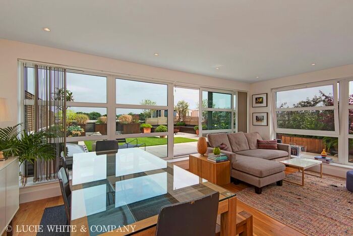 2 Bedroom Flat To Rent In London Road, KT2