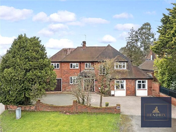 4 Bedroom Detached House To Rent In High Road, Chigwell, IG7