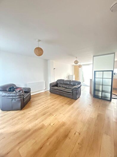 3 Bedroom Semi-Detached House To Rent In Paxton Place, Manchester, M11