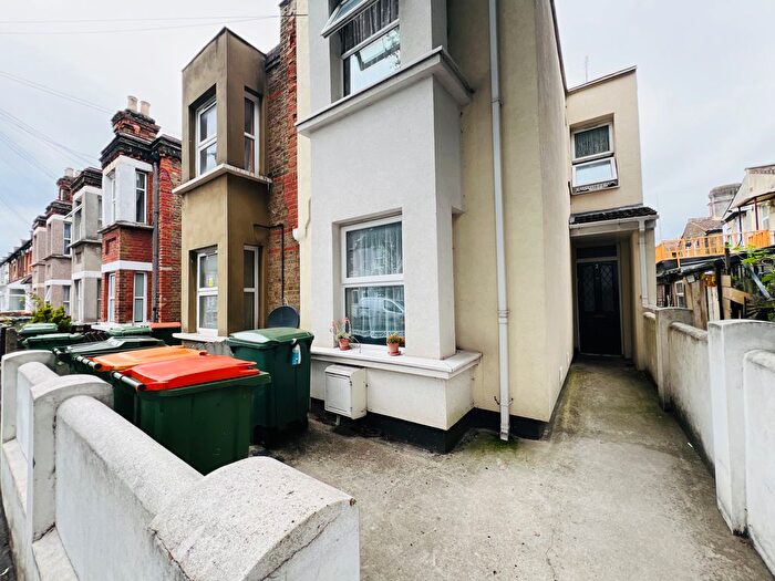 2 Bedroom Flat To Rent In Lansdown Road, London, E7