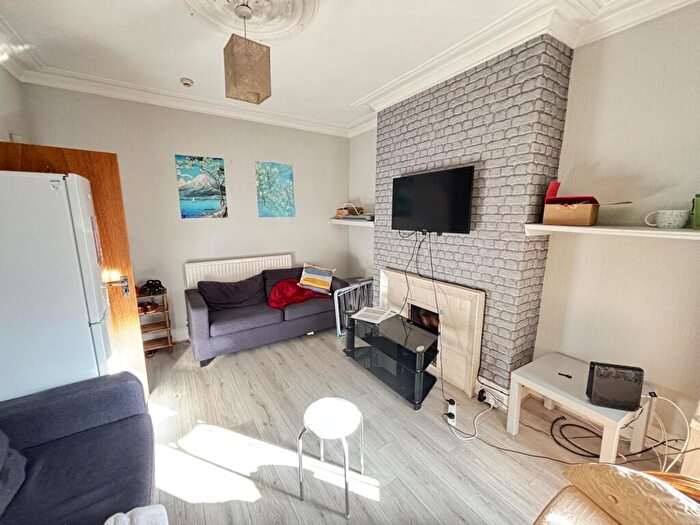 5 Bedroom House To Rent In Delph Mount, Leeds, LS6