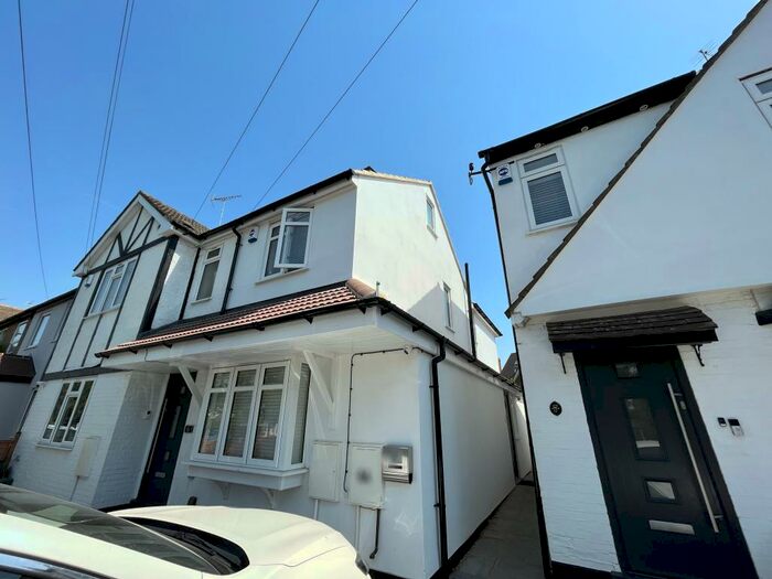 3 Bedroom Semi-Detached House To Rent In Ashley Road, St Albans, AL1