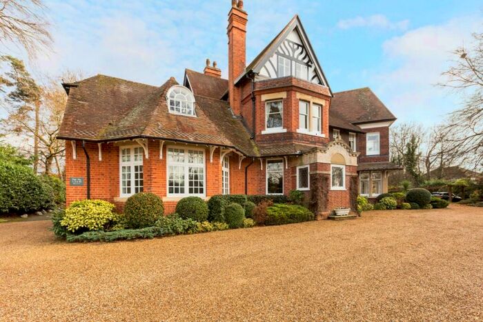 3 Bedroom Apartment To Rent In Cleeve Road Goring, RG8