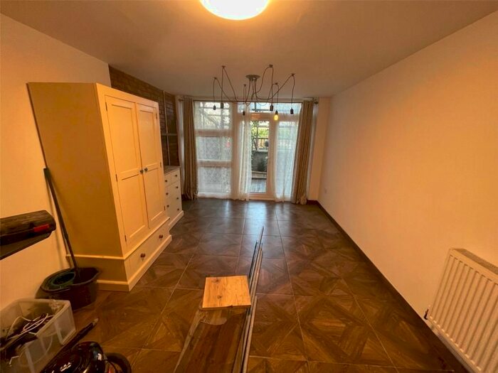 Studio To Rent In Lemsford Close, South Tottenham, London, N15