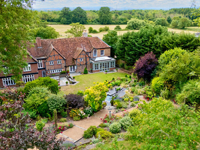 5 Bedroom Country House For Sale In High Street, Eggington, LU7