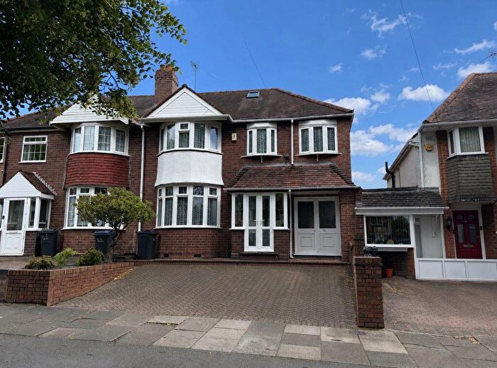 4 Bedroom Semi-Detached House For Sale In Warren Hill Road, Kingstanding, Birmingham, B44