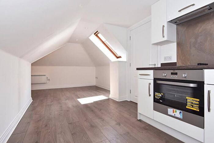 1 Bedroom Flat To Rent In Broad Street, Chesham, HP5