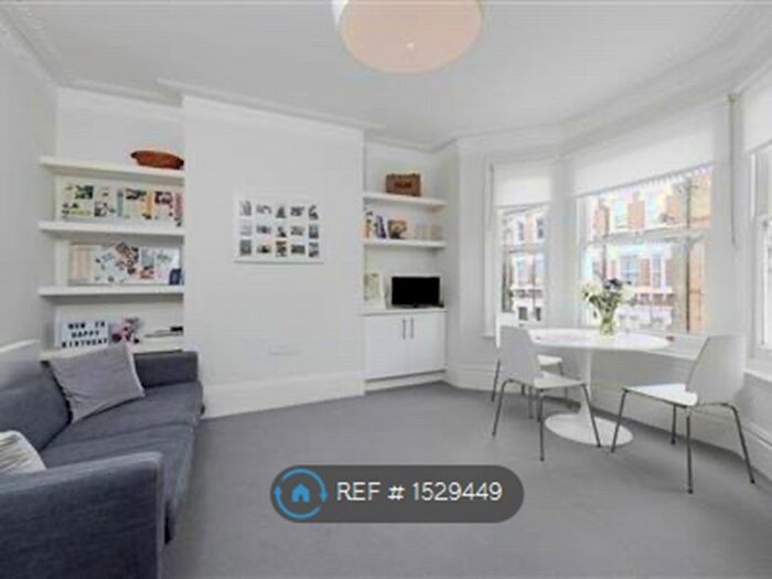 2 Bedroom Flat To Rent In Tremadoc Road, London, SW4